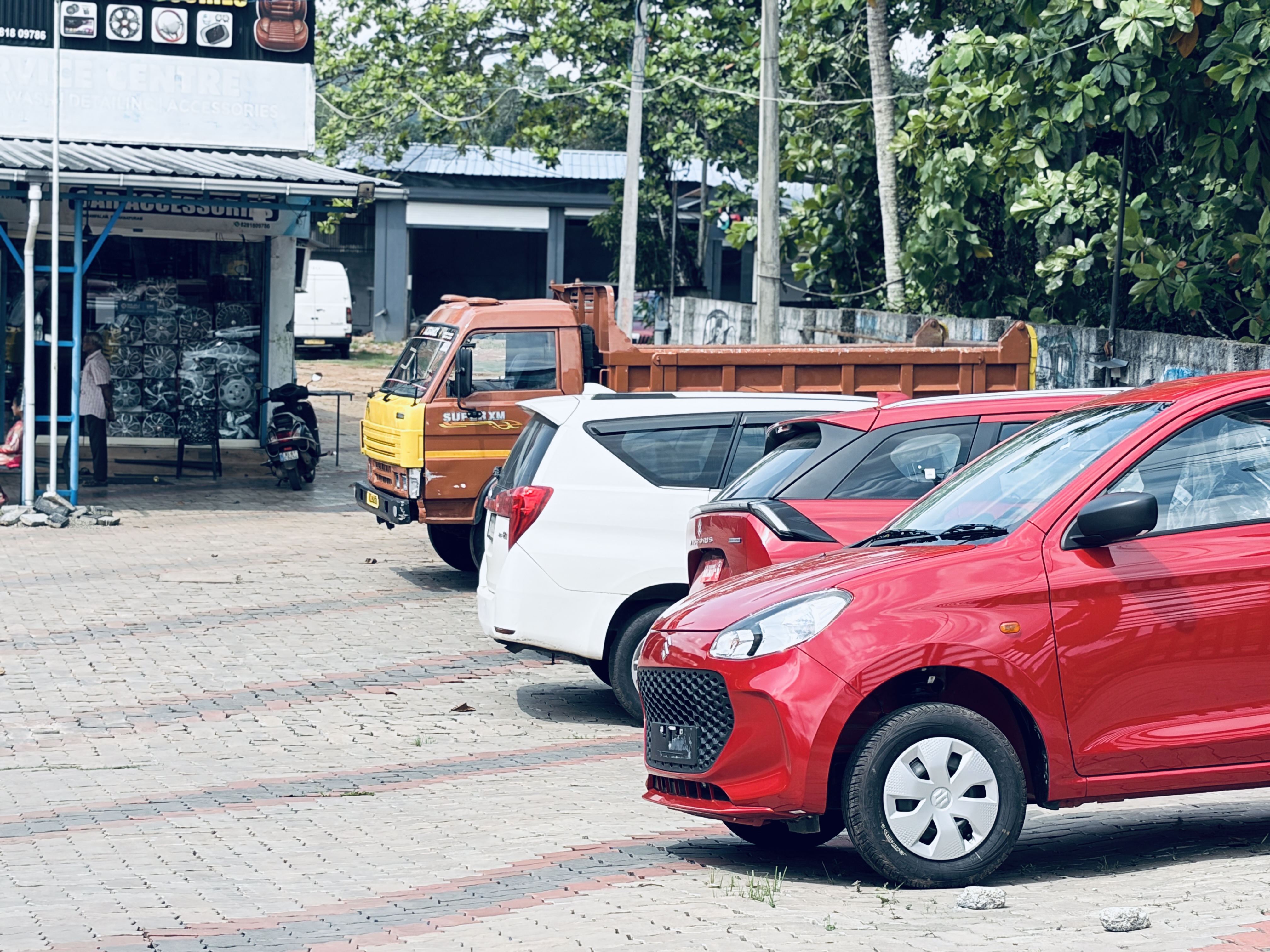 Car polishing and detailing service at SARAS Automobiles Pathanapuram