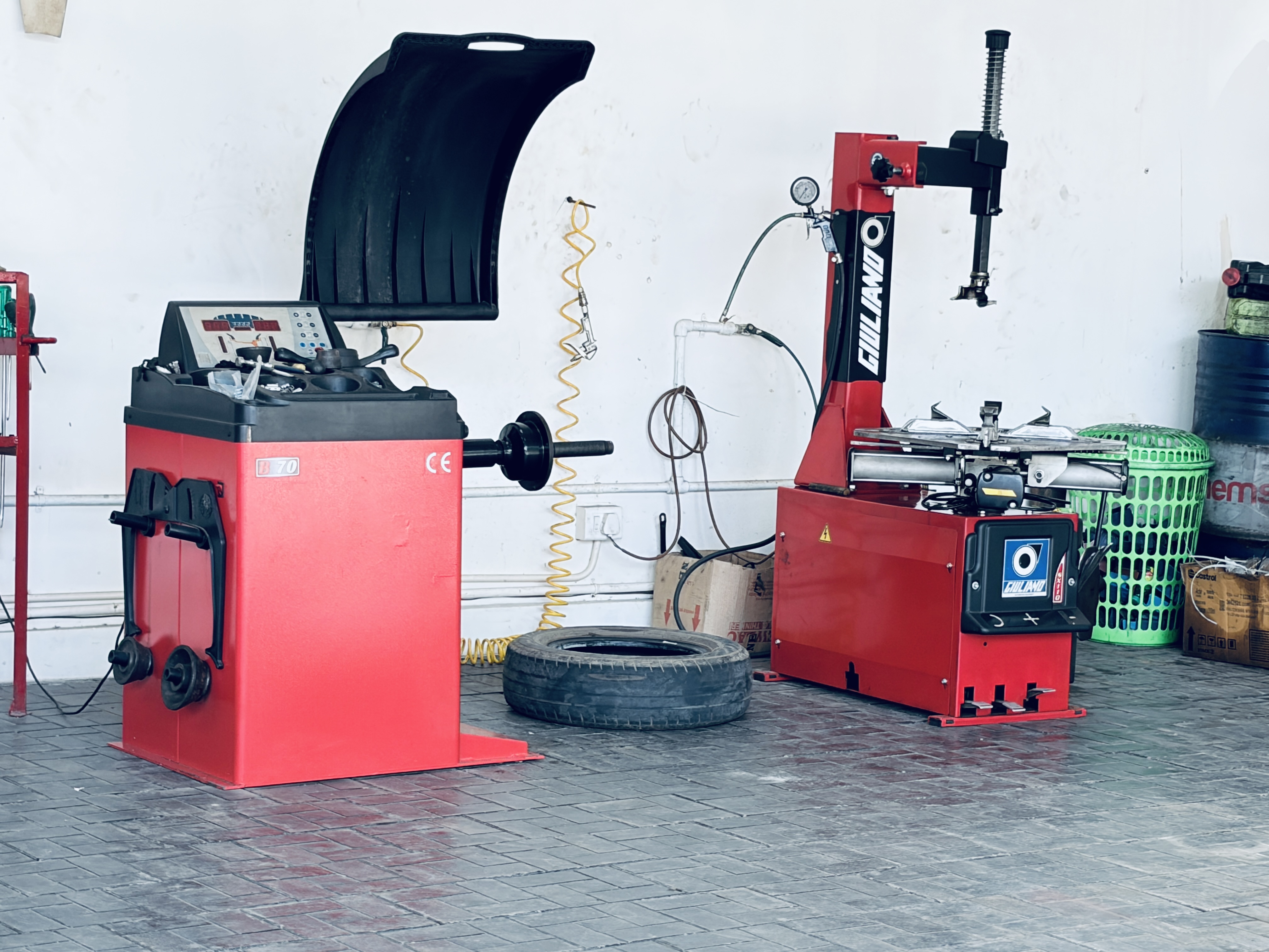 SARAS Automobiles expert mechanic workshop servicing engine in Pathanapuram